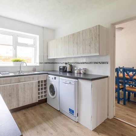 The Conifers Large Detached Home With Off Street Parking Witney Extérieur photo