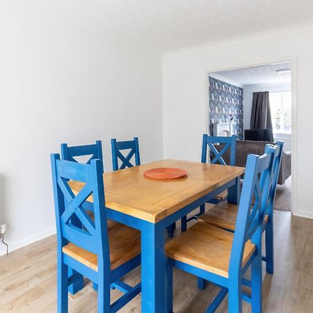 The Conifers Large Detached Home With Off Street Parking Witney Extérieur photo
