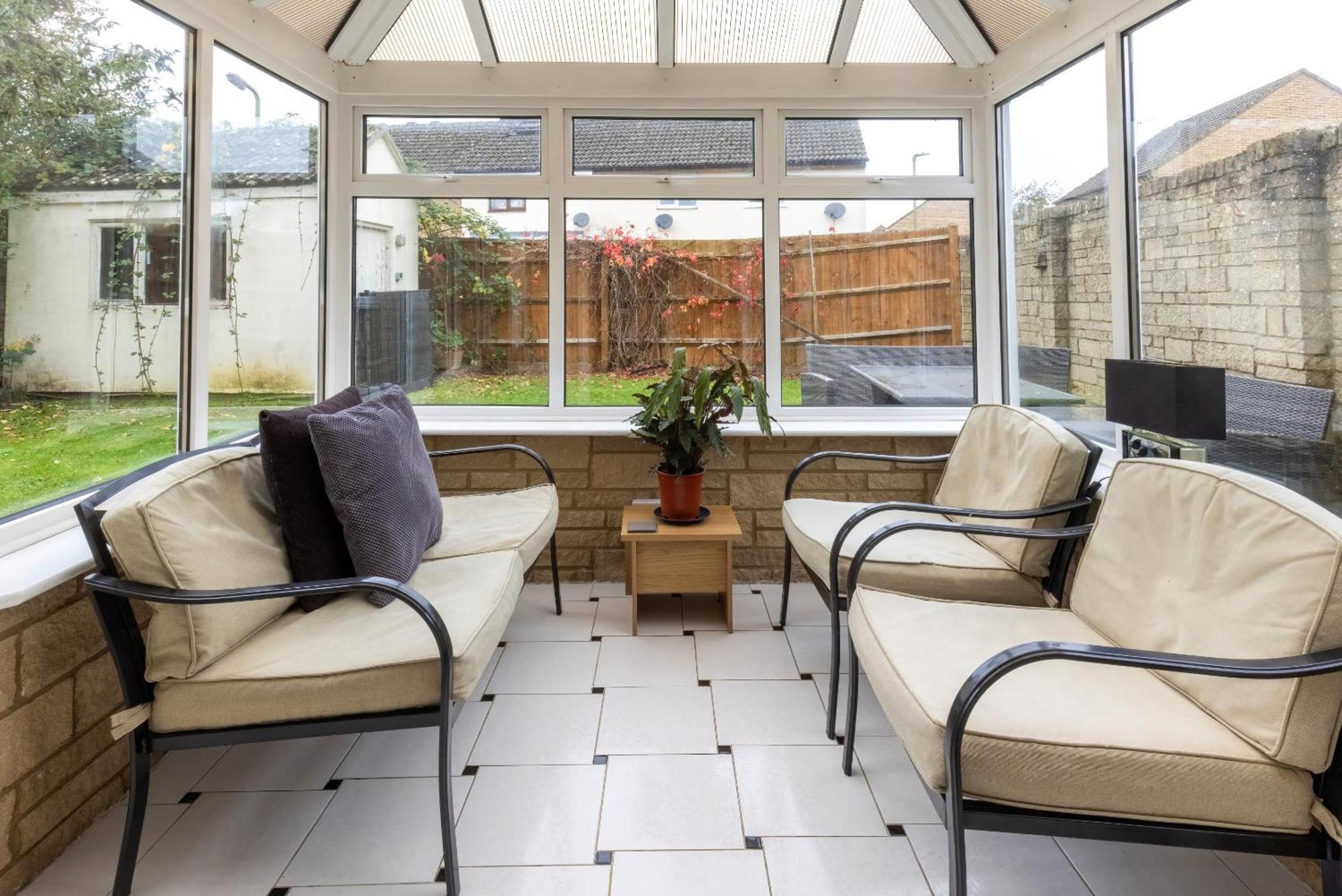 The Conifers Large Detached Home With Off Street Parking Witney Extérieur photo