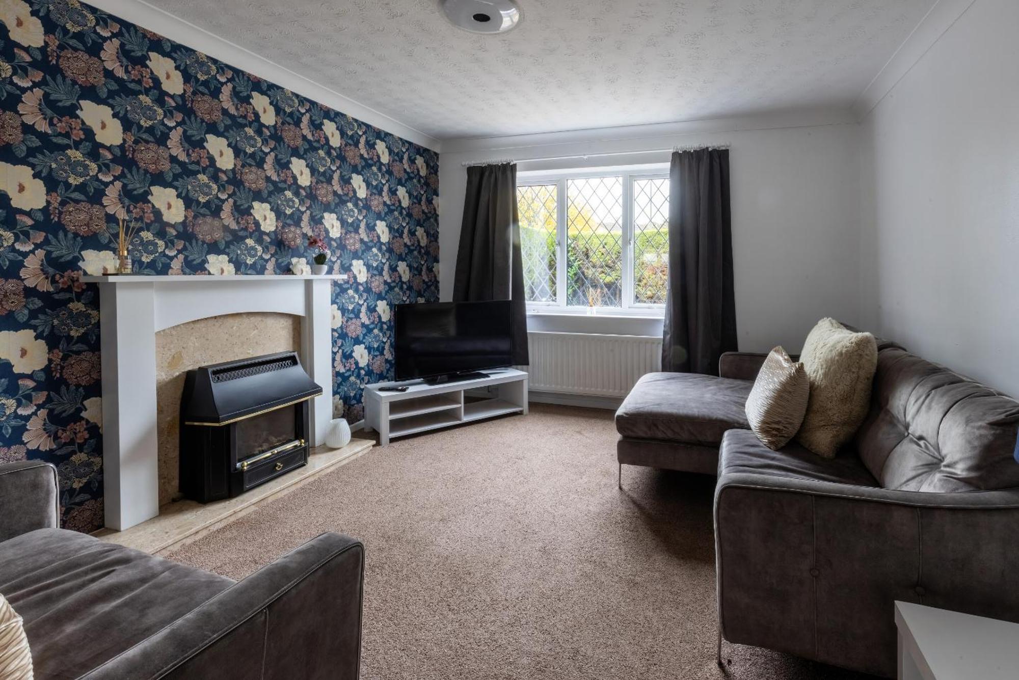 The Conifers Large Detached Home With Off Street Parking Witney Extérieur photo