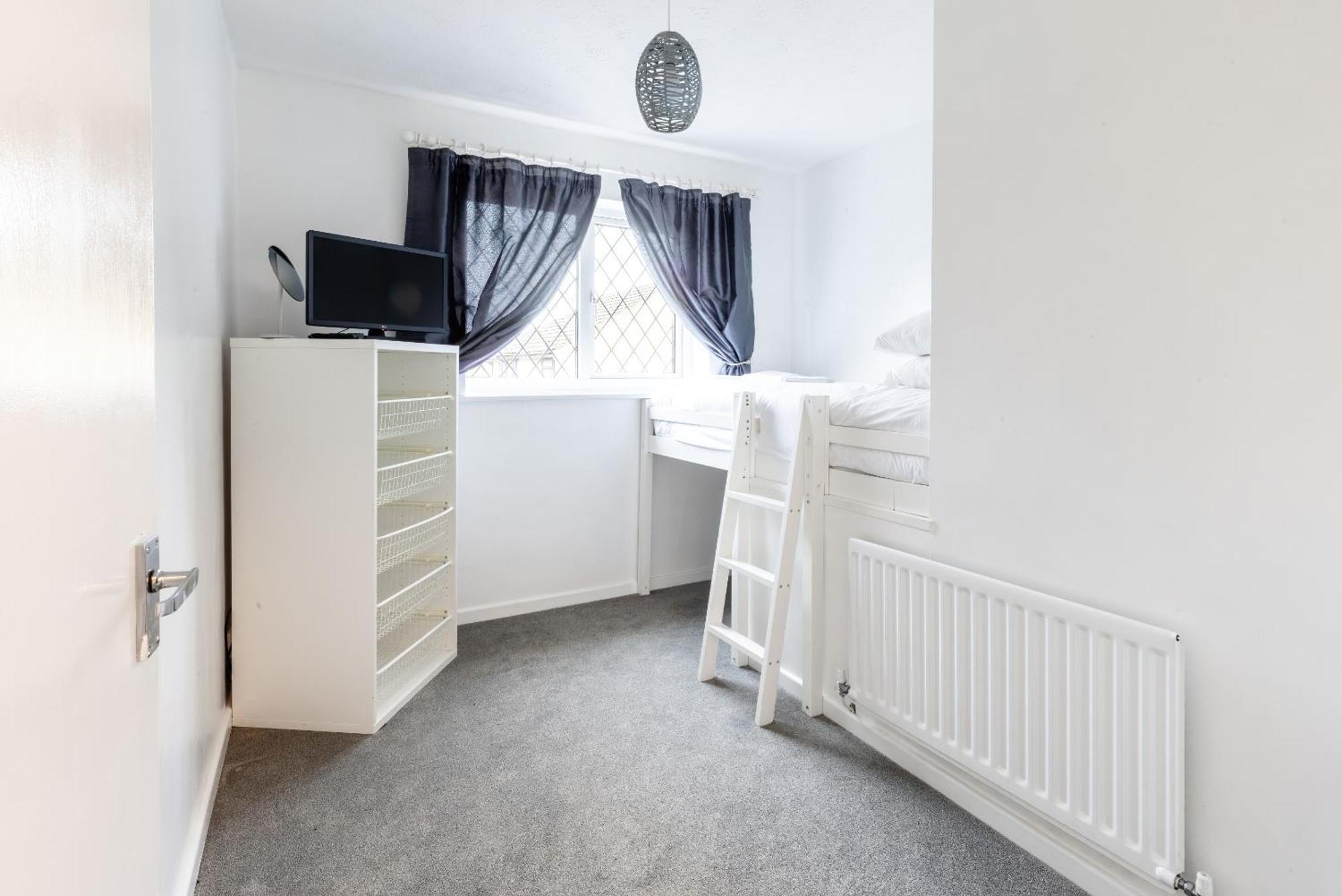 The Conifers Large Detached Home With Off Street Parking Witney Extérieur photo