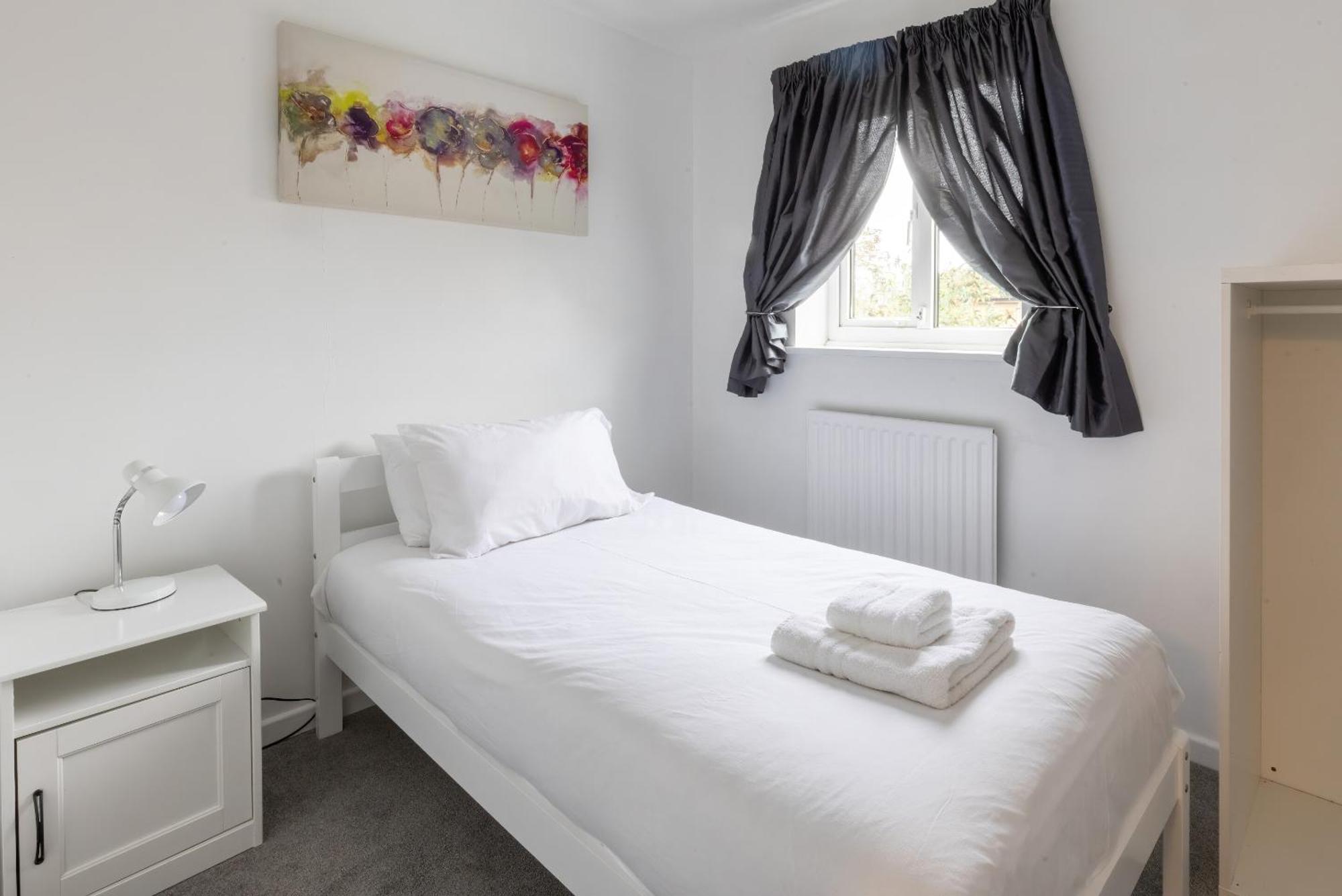 The Conifers Large Detached Home With Off Street Parking Witney Extérieur photo