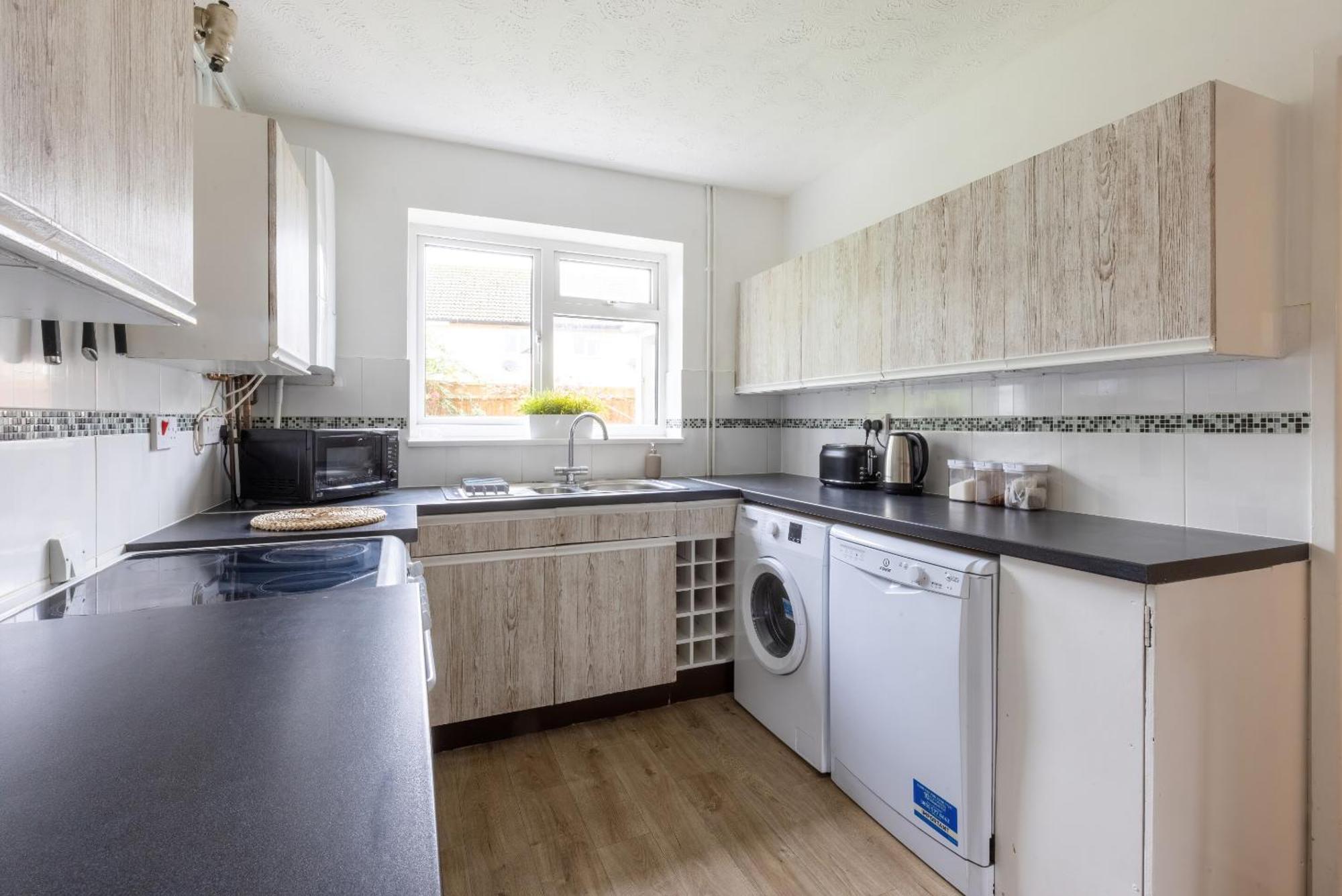 The Conifers Large Detached Home With Off Street Parking Witney Extérieur photo