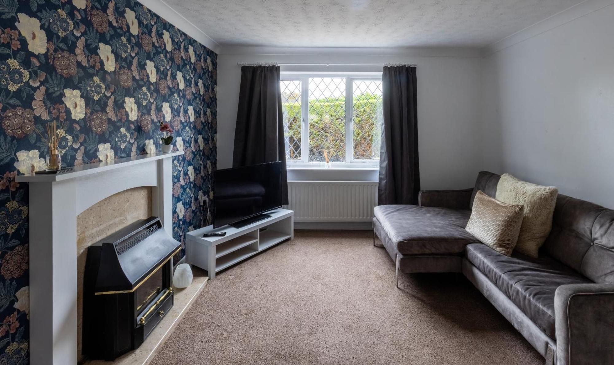 The Conifers Large Detached Home With Off Street Parking Witney Extérieur photo